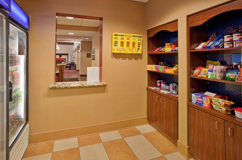 Food & Drinks 4, Hampton Inn & Suites Watertown, Codington