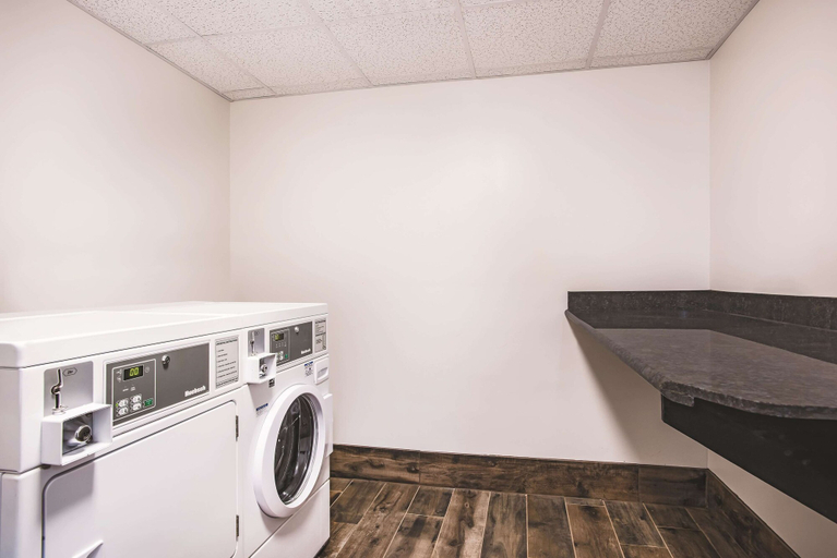 Bathroom 4, La Quinta Inn & Suites by Wyndham Chambersburg, Franklin