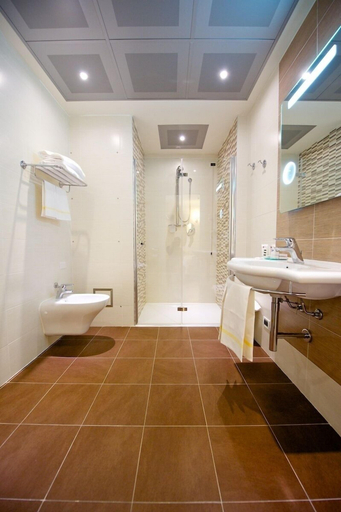 Bathroom 5, HOTEL STENDHAL, Parma