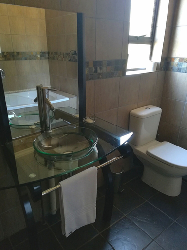 Bathroom 3, 24 Onvrey Guest House, Ekurhuleni