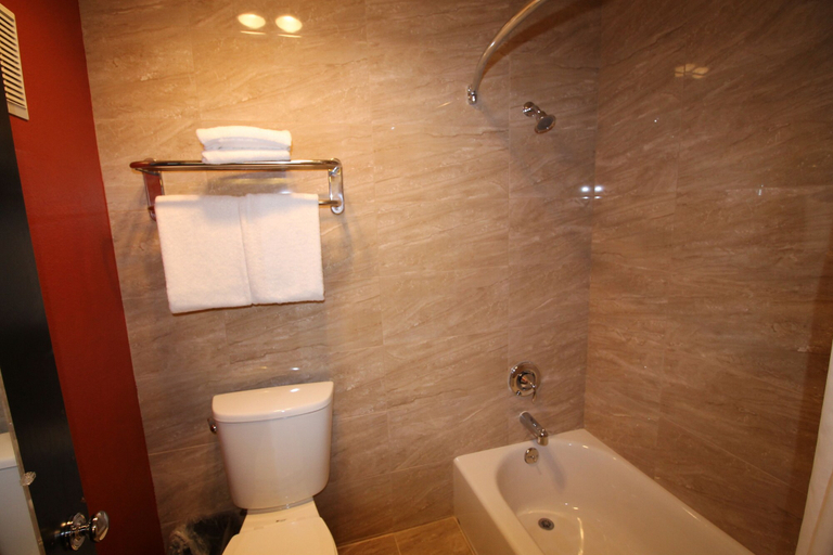 Bathroom 4, Quality Inn Buellton - Solvang, Santa Barbara