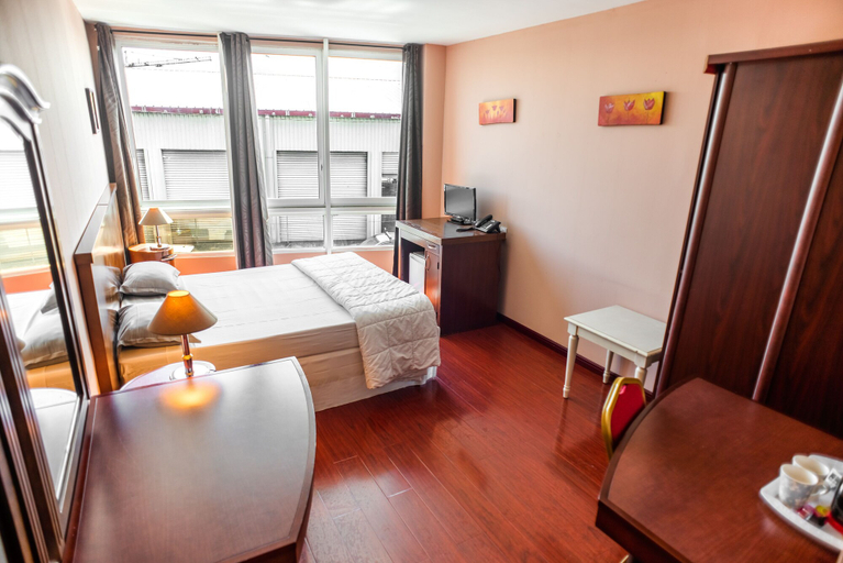 Bedroom 4, Hotel Sarah Nui
