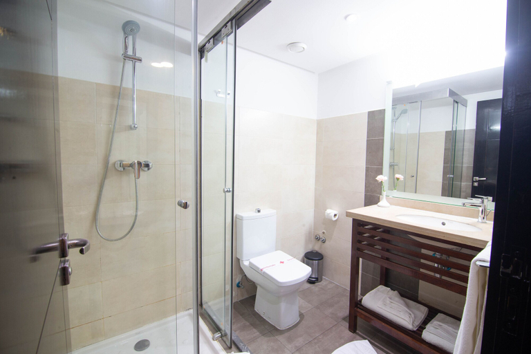 Bathroom 5, Hotel Du Golf, Mohammedia