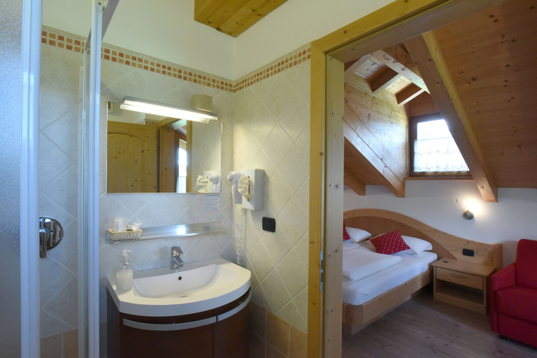 Bathroom 3, Agritur Maso Chemela, Trento