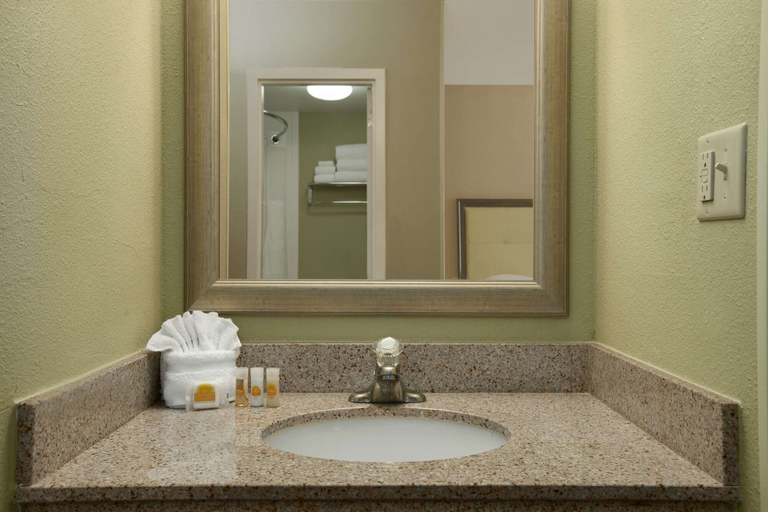 Bathroom 4, Days Inn by Wyndham Baltimore Inner Harbor, Baltimore