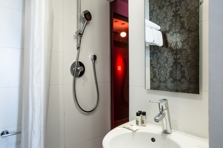 Bathroom 5, Hôtel Le Quartier Bercy Square, Paris