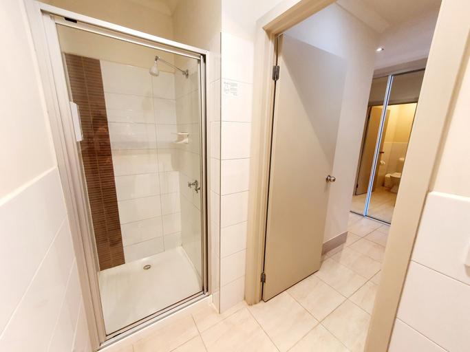 Bathroom 3, Werribee Park Motor Inn, Melbourne