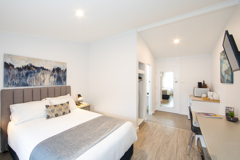 Bedroom 1, New England Motor Lodge, Glen Innes Severn