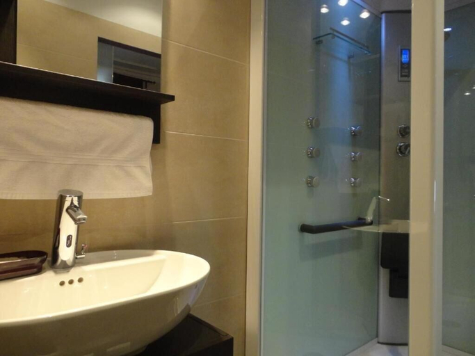 Bathroom 3, Brustar Gòtic, Barcelona