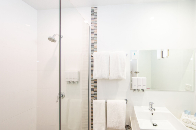 Bathroom 4, New England Motor Lodge, Glen Innes Severn
