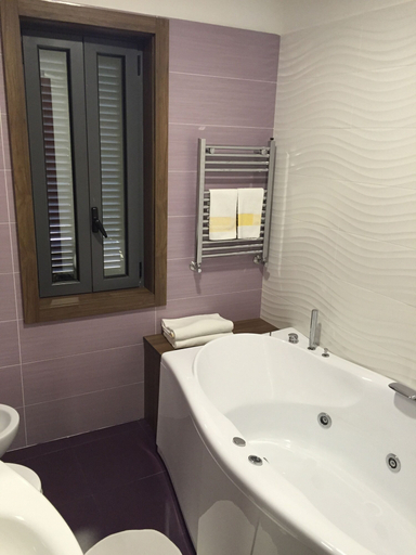 Bathroom 5, Hotel Smeraldo, Napoli