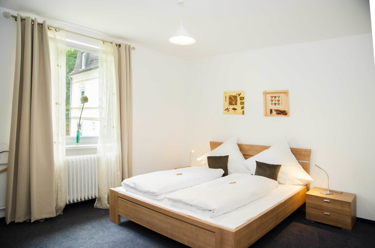 Bedroom 2, Aparthotel Paradies, Fulda