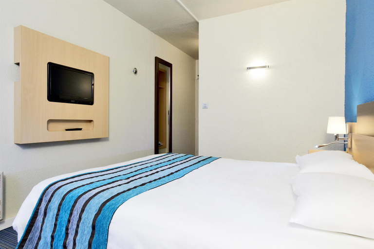 Bedroom 2, Kyriad Viry Chatillon, Essonne