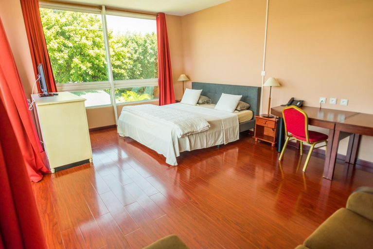 Bedroom 2, Hotel Sarah Nui
