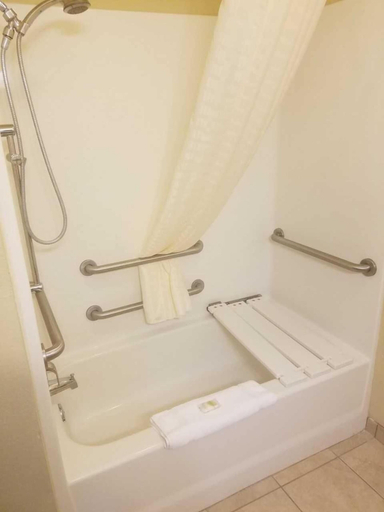 Bathroom 4, Cobblestone Inn & Suites - Hartington, Cedar