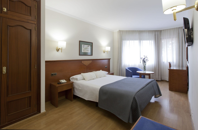 Bedroom 3, Hotel Porcel Alixares, Granada