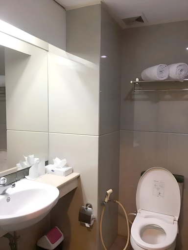 Bathroom 3, Paragon Gallery Hotel, Central Jakarta