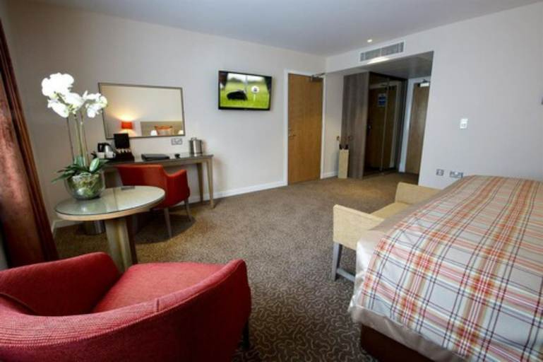 Bedroom 2, Sandford Springs Hotel & Golf Club, Hampshire