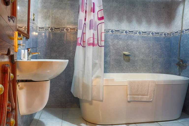 Bathroom 4, Tausi Palace Hotel, Mjini