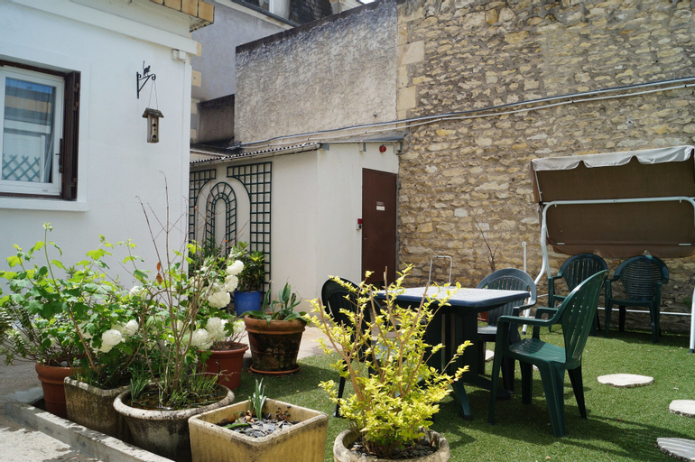 Exterior & Views 16