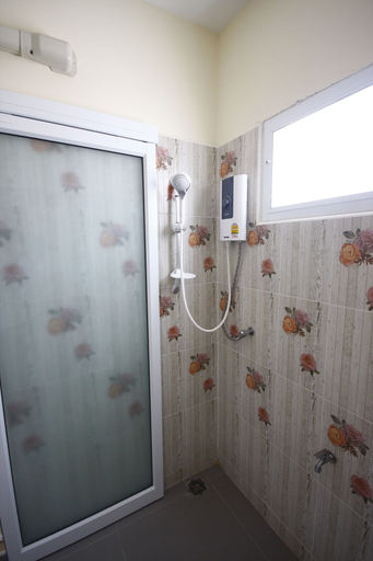 Bathroom 3, Chalerm Lak Mansion, Muang Surin