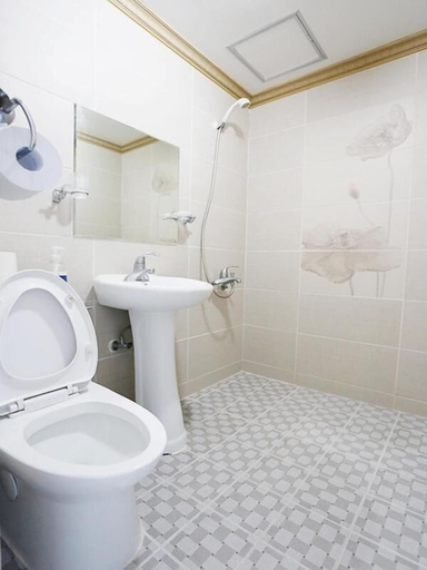 Bathroom 5, James Blue Guesthouse, Goseong