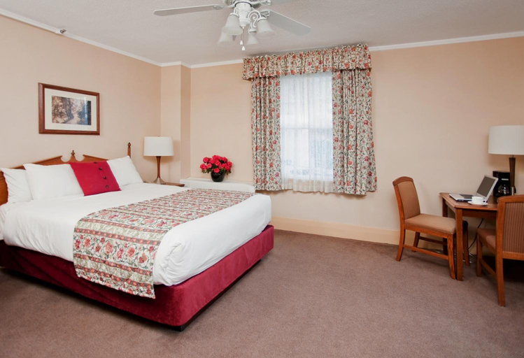 Bedroom 2, Harrison Hot Springs Resort and Spa, Fraser Valley