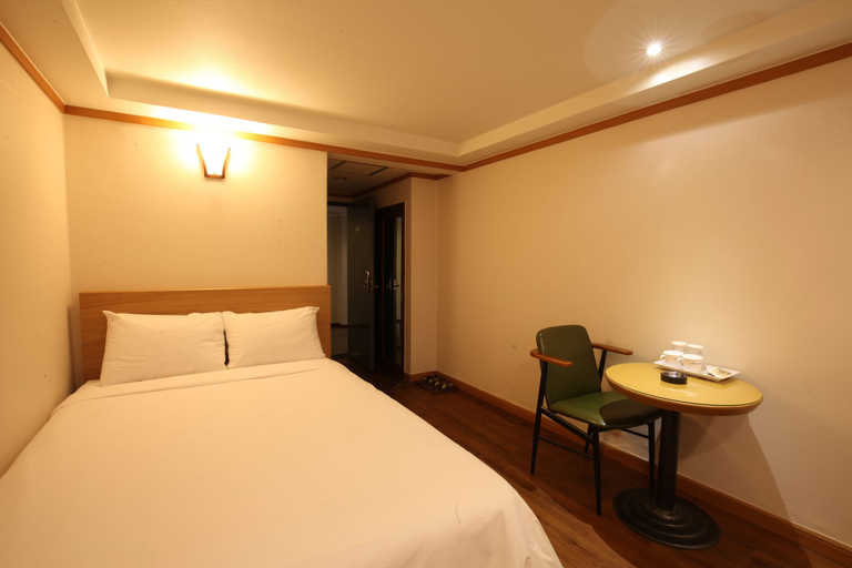 Bedroom 3, Angel Hotel, Busanjin