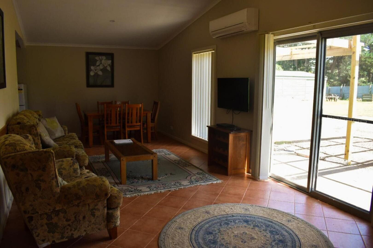 Others 5, Clarendon Chalets, Grant