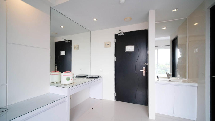 Others 3, Strategic and Comfy Studio (No Kitchen) at Grand Darmo Suite Apartment By Travelio, Surabaya