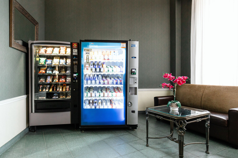 Food & Drinks 5, Travelodge by Wyndham Ottawa East, Ottawa