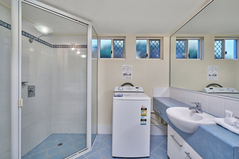 Bathroom 3, North Cove Waterfront Suites, Cairns