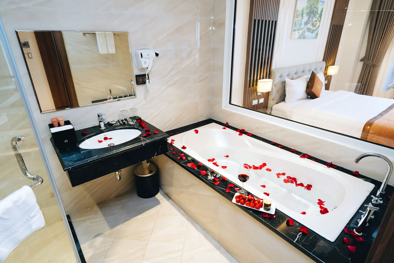 Bathroom 4, Manh Quan Luxury Hotel, Vĩnh Yên