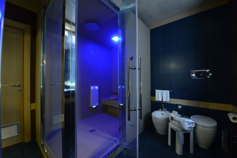 Bathroom 5, Hotel Guglielmo, Catanzaro