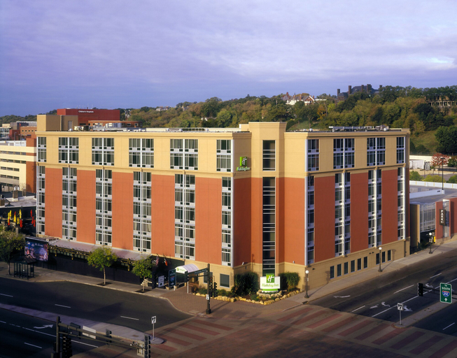 Exterior & Views