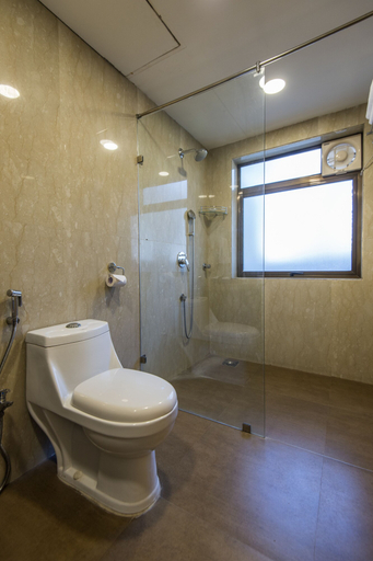 Bathroom 4, Phoenix Hotel, Pune