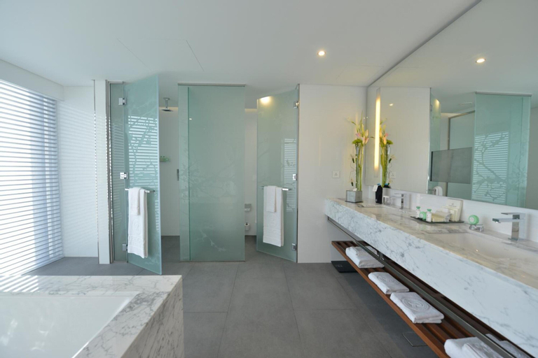 Bedroom 5, Ramee Grand Hotel & Spa, Manama