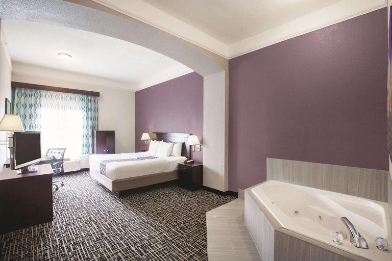 Bedroom 3, La Quinta Inn & Suites by Wyndham Mansfield TX, Tarrant