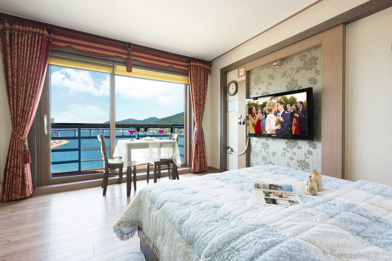 Bedroom 2, Hyacinth Pension, Tongyeong