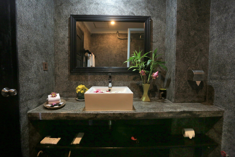 Bathroom 5, Khmer Mansion Boutique Hotel, Siem Reap