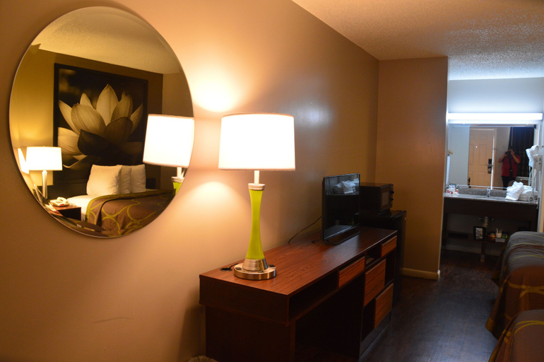 Others 5, Super 8 by Wyndham Madison, Madison