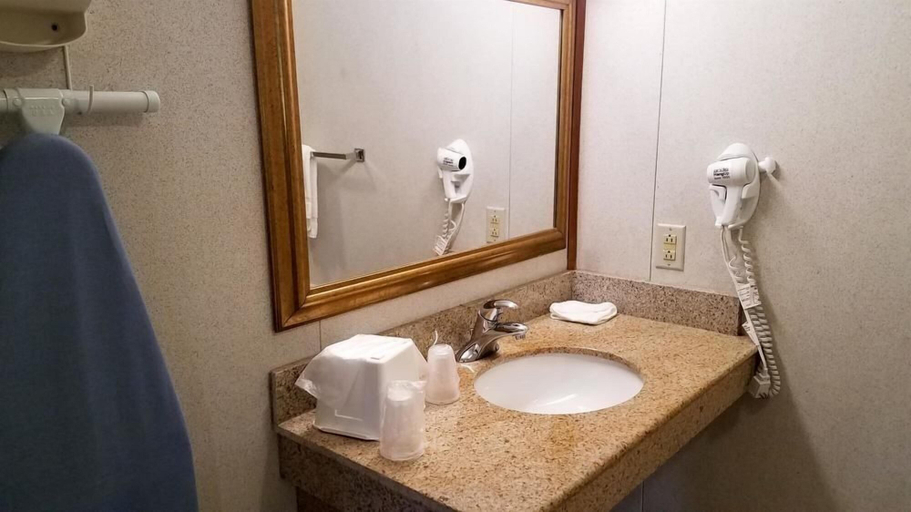 Bathroom 4, Northway Inn Queensbury - Lake George, Warren