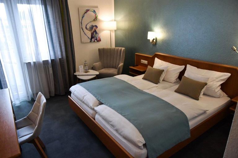 Bedroom 3, Martins Klause Airport Messe Hotel, Esslingen