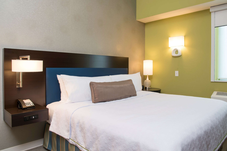 Bedroom 3, Home2 Suites by Hilton Indianapolis Downtown, Indianapolis