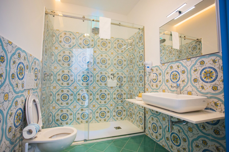 Bathroom 5, Oasi Fantasia, Napoli