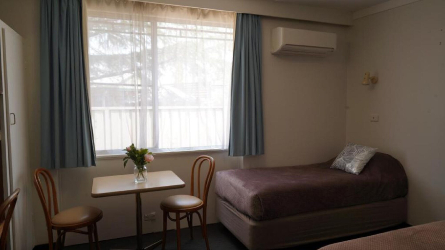 Others 5, Country Motor Inn Singleton, Singleton