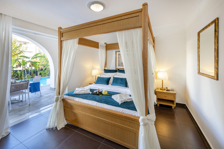 Bedroom 4, Peridis Family Resort, South Aegean