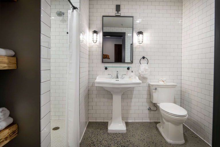 Bathroom 5, Cantilever Hotel, Trademark Collection by Wyndham, Koochiching