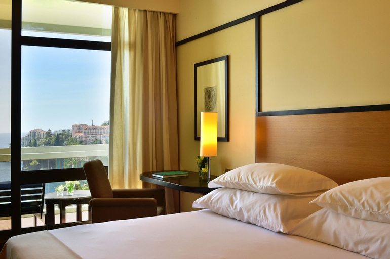 Bedroom 4, Pestana Casino Park Ocean and SPA Hotel, Funchal