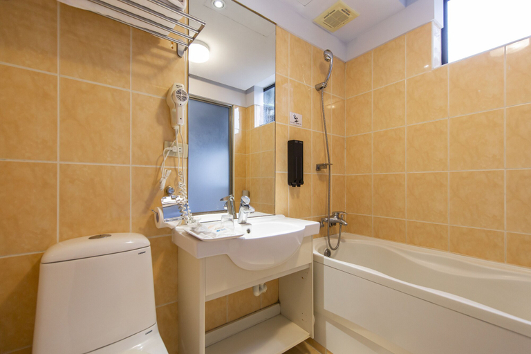Bathroom 5, Peng Apartment, Taipei City